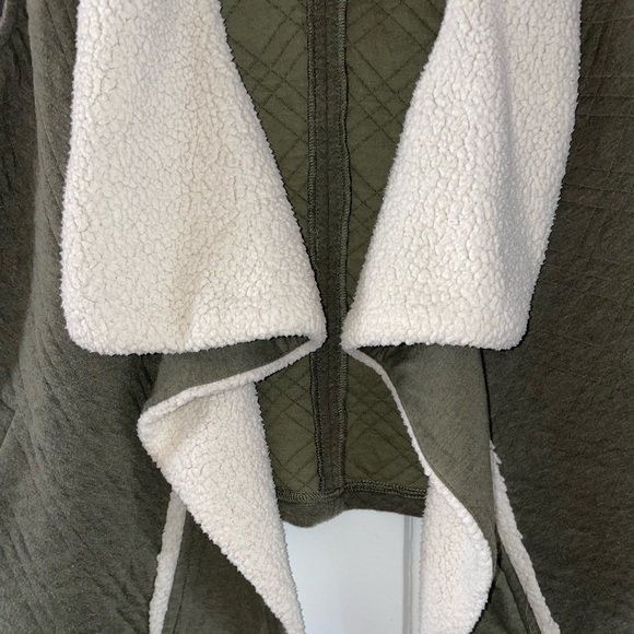 Anthropologie Saturday Sunday Olive Green Quilted Sherpa Vest - Picture 13 of 17